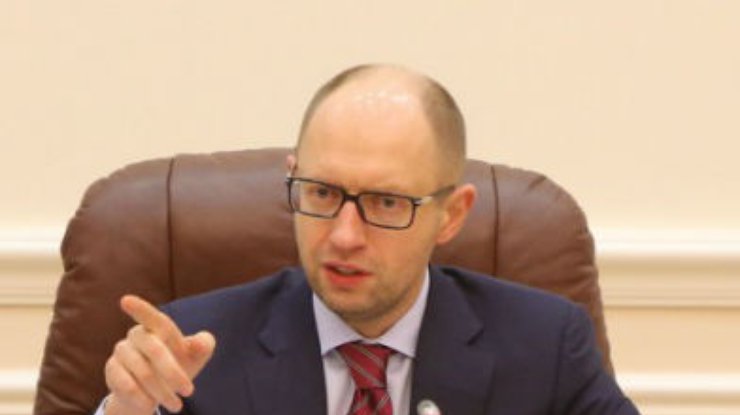 Все сотрудники Кабмина будут летать эконом-классом, - Яценюк