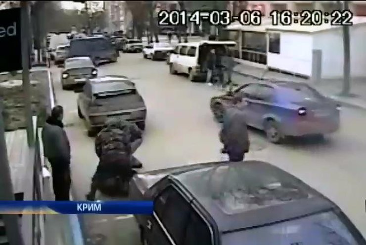 В Крыму бойцы самообороны напали на журналистов