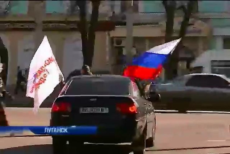 В Луганске прошел автопробег в поддержку России