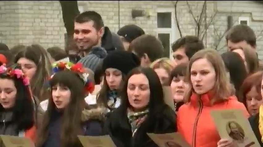В Чернигове установили рекорд Украины по массовому декламированию стиха Шевченко