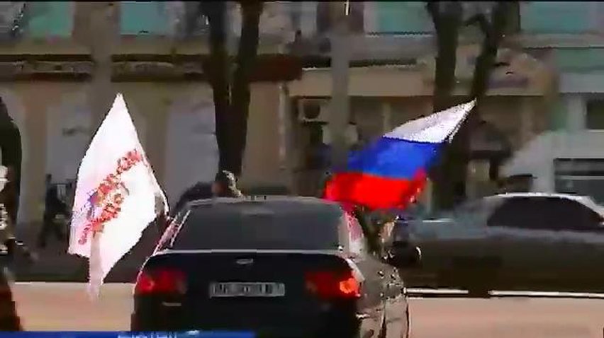 В Луганске прошел автопробег в поддержку России