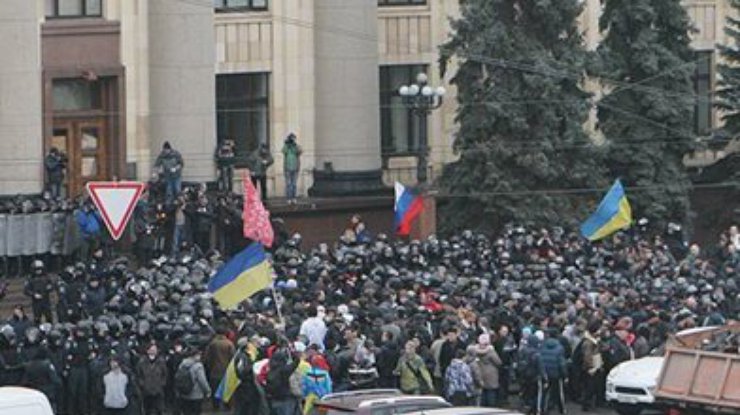 Участники пророссийского митинга в Харькове устроили антифашистский марш