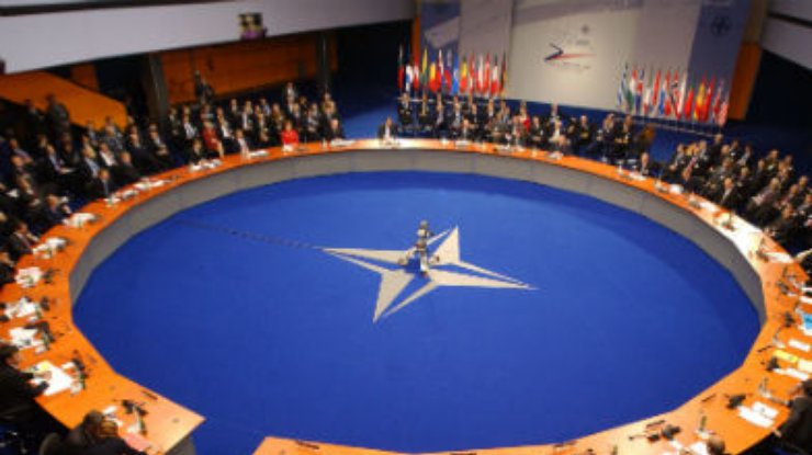 Военная операция НАТО в Крыму исключена, - министр обороны Чехии