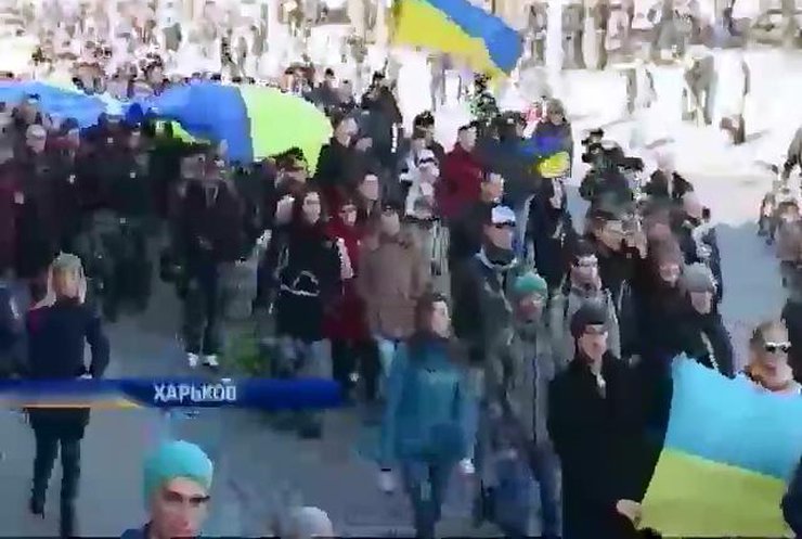 Во многих городах Украины провели митинги как за Украину, так и за Россию