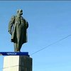 Черкасские активисты отмыли памятник Кобзарю
