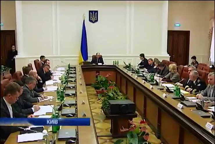 Кабмин обсудил ситуацию в Крыму на экстренном заседании