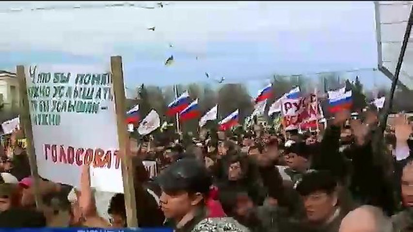 Пророссийские протестующие захватили здание Луганской обладминистрации