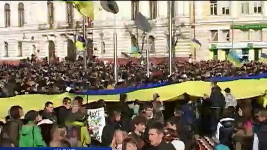 В Харькове и Черкассах прошли акции за единство Украины