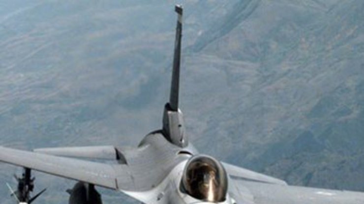 США намерены направить в Польшу больше истребителей F-16