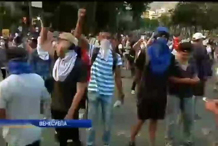Во время митингов в Венесуэле погибли 23 человека
