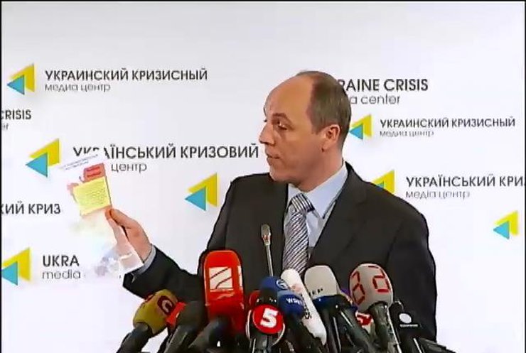 Россия наращивает военную мощь на границе с Украиной, - Парубий