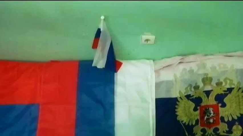 Пограничники не пустили в Украину мужчину с флагами России