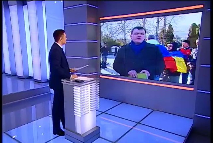 В Ялте проходит митинг за единую Украину
