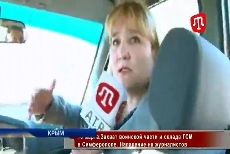 В Крыму продолжаются захваты воинских частей и нападения на журналистов