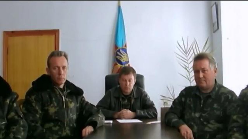 Командир бригады тактической авиации Юрий Мамчур просит у командования официальных директив