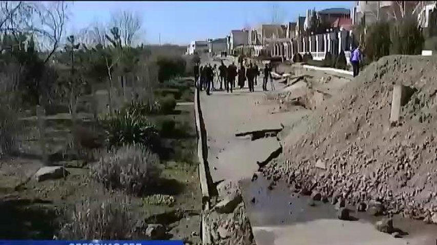В Ильичевске оползень разрушает жилые дома