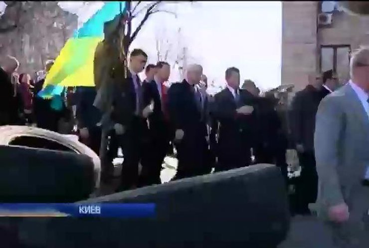 Сенаторы США приехали в Киев
