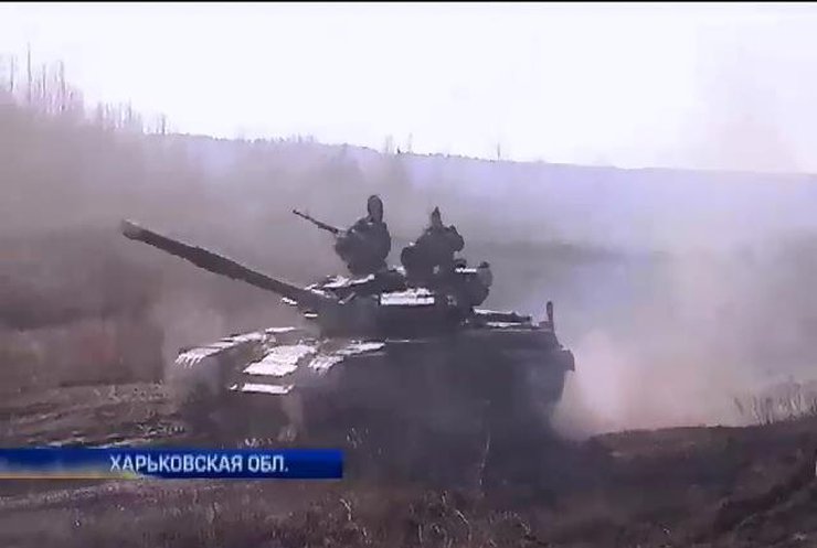 Украинская военная техника отправилась на границу с Россией