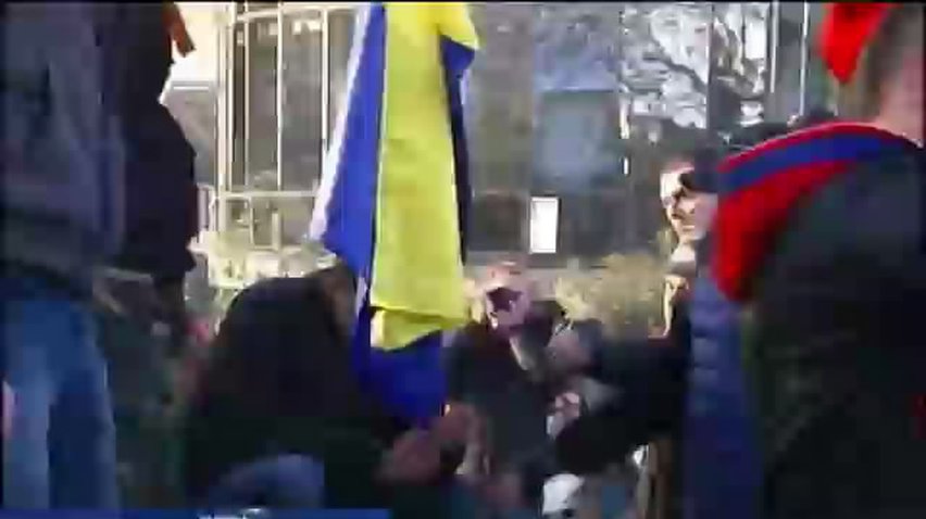 Проукраинский митинг в Ялте закончился серьезной дракой