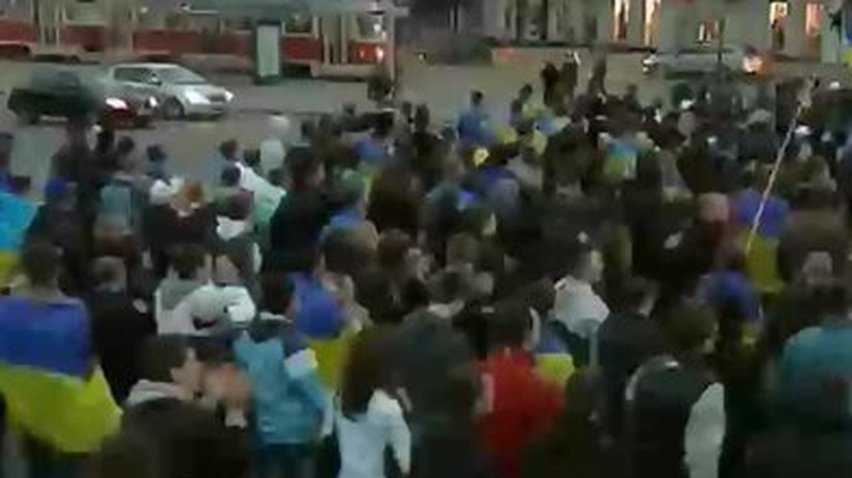 В Днепропетровске провели сразу две акции в поддержку единства Украины