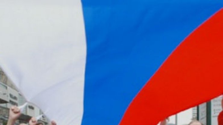 Митингующие развернули в центре Харькова стометровый флаг России
