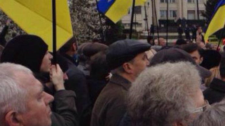 В Запорожье три тысячи человек митингуют за единую Украину