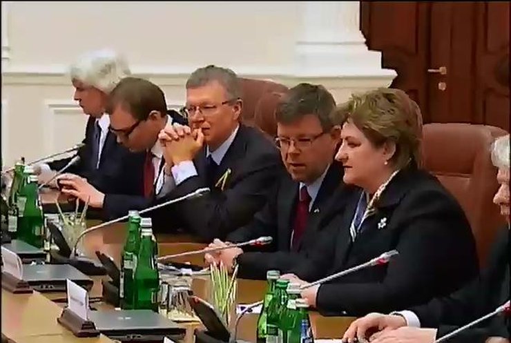 Яценюк встретился с делегациями Польши и Литвы
