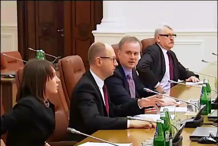 К представителям Польши и Литвы Яценюк обратился на русском