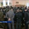В военкомате Ужгорода начали обучать добровольцев