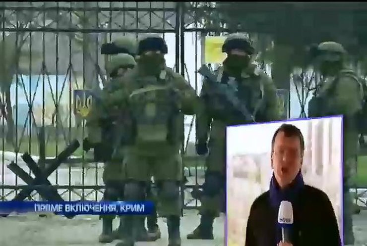 Ночью в Севастополе вооруженные люди требовали сдать украинское оружие