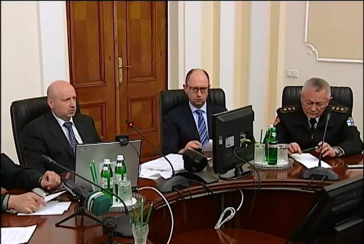 Яценюк и Турчинов провели совещание в Министерстве обороны