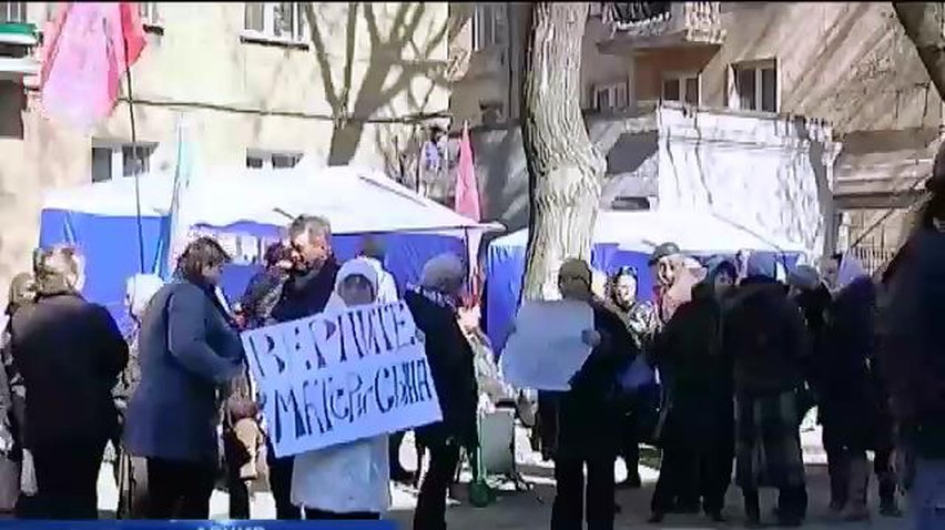 Одесские активисты пикетировали здание СБУ
