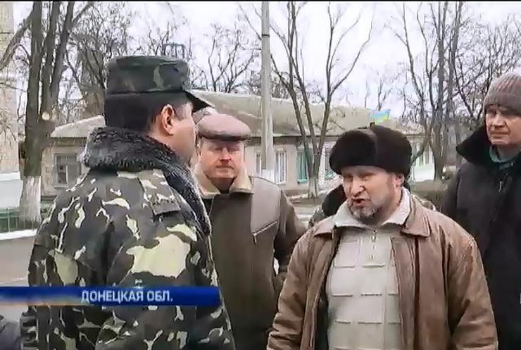 Жители Донеччины блокируют погранотряды, военные части и склады