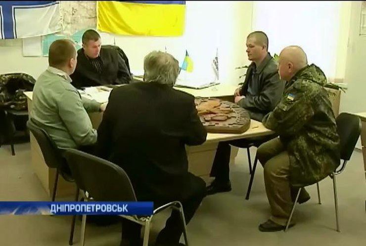 Добровольцы пополняют ряды народной гвардии во Львове и Днепропетровске