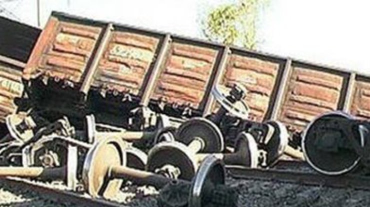 В Казахстане сошли с рельсов 11 вагонов грузового поезда