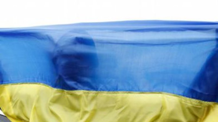 В Харькове проходит митинг под сине-желтыми флагами