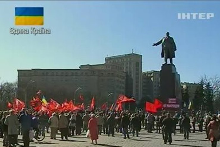 В Украине продолжают собираться региональные "майданы"