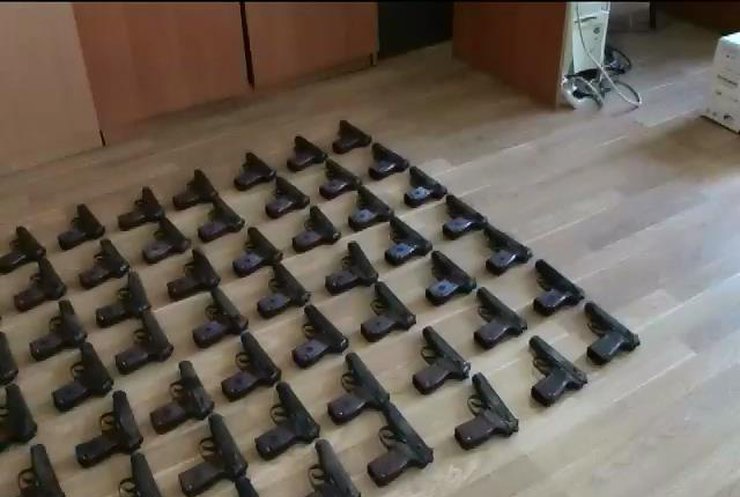 Во Львове нашли две сумки с полусотней пистолетов Макарова