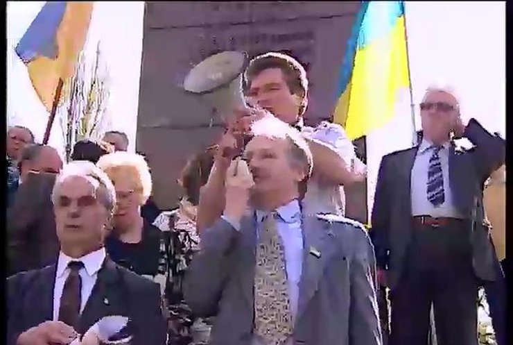 Сегодня в Киеве почтили память Вячеслава Черновола