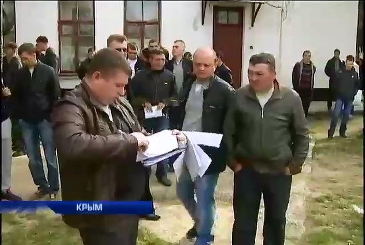 Украинские военные ждут приказа передислоцироваться в материковую Украину