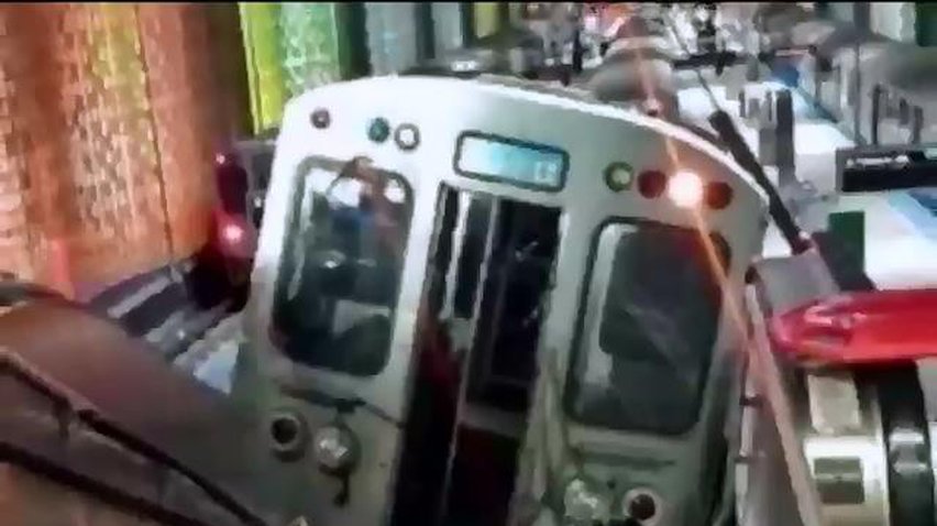 В чикагском метро поезд сошел с рельс, пострадали 32 человека