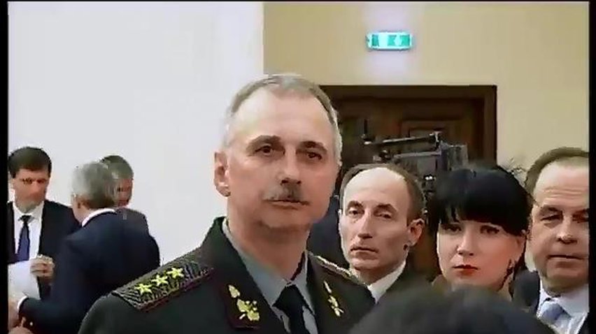 Глава Минобороны обещает вывести украинских военных из Крыма