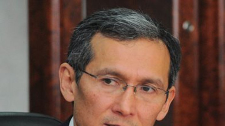 Правительство Кыргызстана  временно возглавил Джоомарт Оторбаев