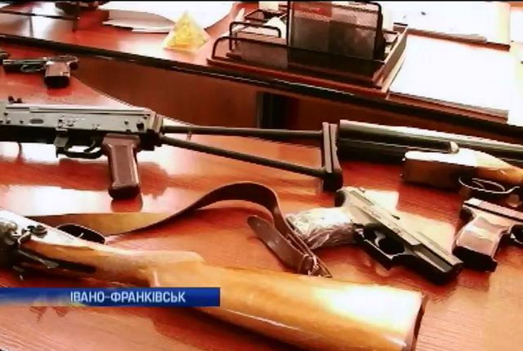На Прикарпатье продолжается добровольная сдача оружия