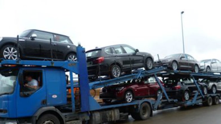 Украина с 14 апреля снизит спецпошлины на легковые авто на треть