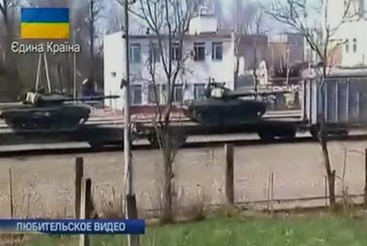 Россия наращивает военную мощь близ границы, украинцы не верят в возможное вторжение