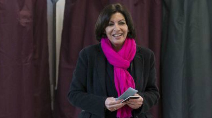 Выборы во Франции: Мэром Парижа стала женщина, а ультраправые сделали прорыв