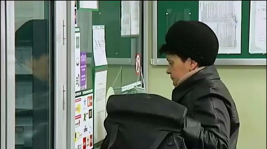 Банки Крыма начали выдавать зарплаты и пенсии в рублях