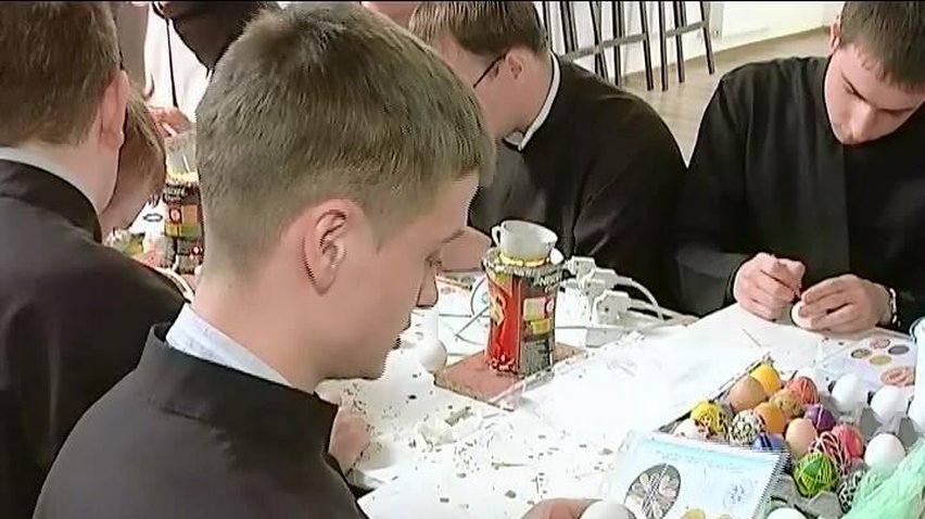На Прикарпатье начались мастер-классы по росписи писанок