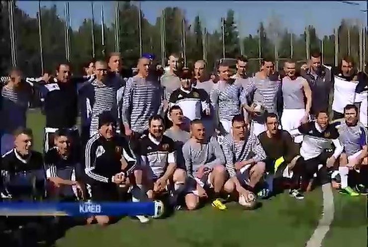 Феодосийские морпехи сыграли в футбол со звездами шоу-бизнеса